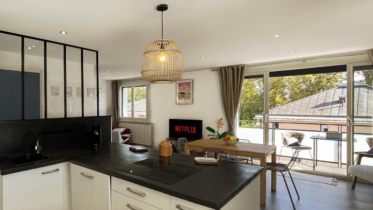 HOMEY MONTAIGNE - New - A 1 min à pied du LAC D'ANNECY - 2 Balcons privés - Appartement avec 2 chambres - Stationnement gratuit toute l'année sauf en été - juin à août Exterior foto
